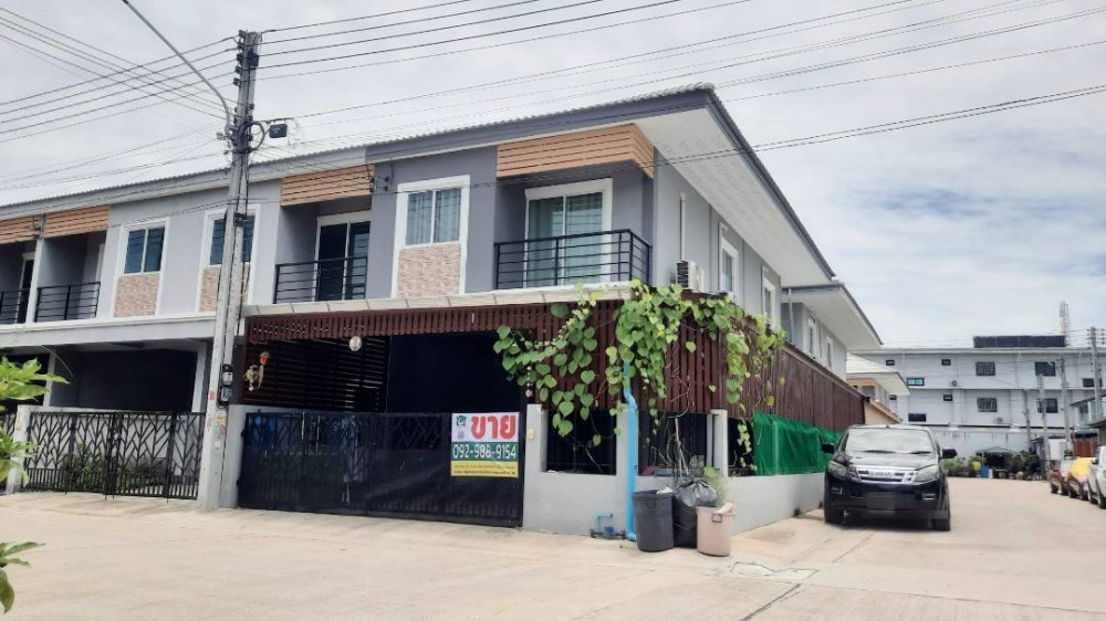 For SaleHouseMahachai Samut Sakhon : Townhouse for sale, Wisetsuk Nakhon-Rama 2, Panthai, 29.6 sq m., behind the edge, Phase 8, new phase, house only 2 years old.