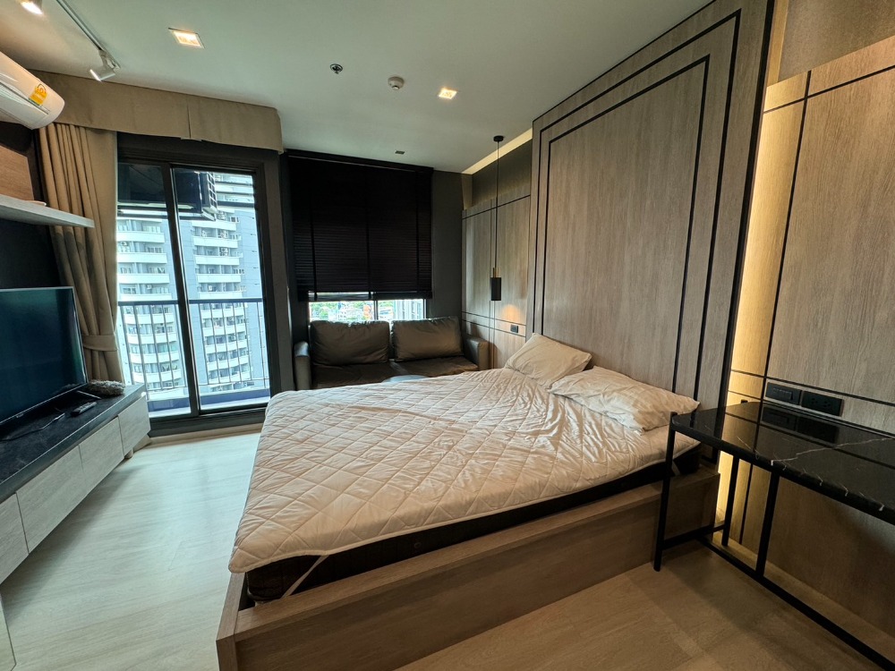 For RentCondoWitthayu, Chidlom, Langsuan, Ploenchit : Condo for rent: Life One Wireless, next to Wireless Road, near Central Embassy and BTS Ploenchit.