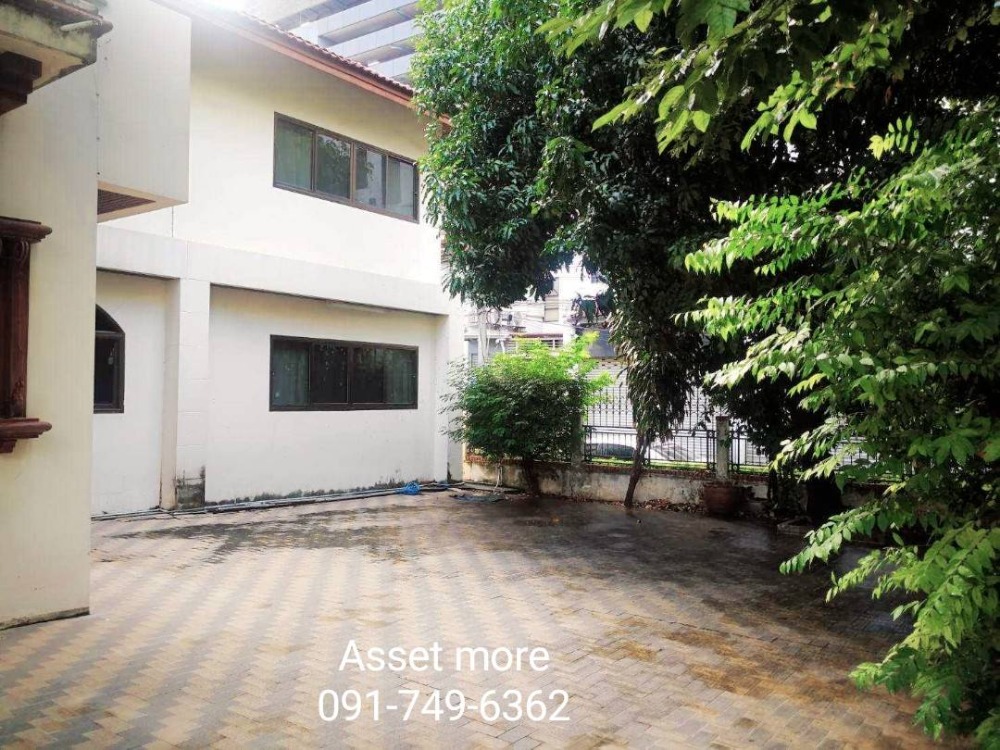 For SaleHouseRama9, Petchburi, RCA : Land and house for sale, beautiful plot 106.4 square wah (last plot) in MCOT intersection, Rama 9, New CBD area, with 2-story detached house, strong structure.