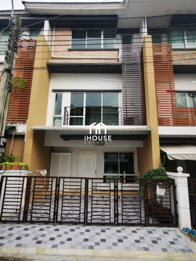 For SaleTownhousePattanakan, Srinakarin : House in good condition, close to the garden, common area