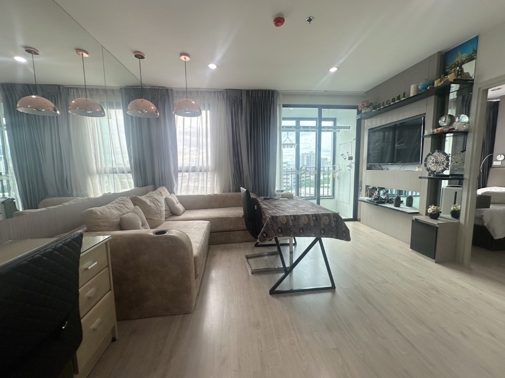 For RentCondoSiam Paragon ,Chulalongkorn,Samyan : The best location!  Condo for rent, Ideo Q Chula Samyan, 2bed, largest room, 40,000 baht, fully furnished and electrical appliances. Only one room! You can make an appointment to see the actual room.