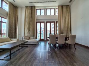 For RentCondoWitthayu, Chidlom, Langsuan, Ploenchit : 192.25sq.m high ceiling 3bed+maid room unit for rent in Ruamrudee area.