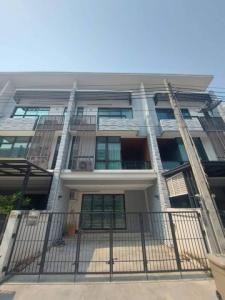 For RentTownhouseSamut Prakan,Samrong : HR1713 Townhouse for rent, 3 floors, Plex Bangna Village, next to Bangna-Trad Road, convenient transportation