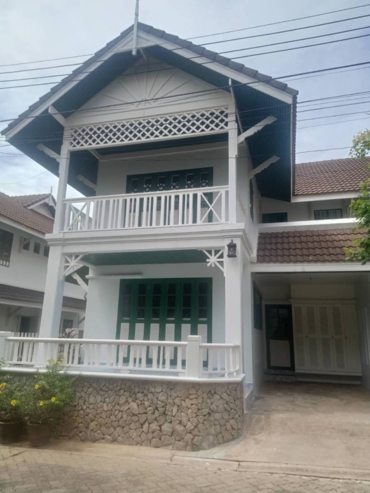 For SaleHouseHuahin, Prachuap Khiri Khan, Pran Buri : 2-storey semi-detached house for sale on Hua Hin beach, only 50 meters from the sea, beautiful, cheap, suitable for buying for living or suitable for investment. Interested? Line @841qqlnr