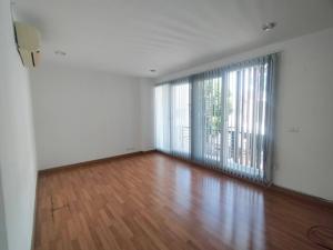 For RentHome OfficeLadprao, Central Ladprao : Townhome office for rent, 3 floors, 20 sq m, Urbanion Rama 9, Lat Phrao.