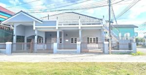 For SaleHouseLampang : Single story house for sale Single house style, corner house, 4 bedrooms, opposite PTT gas depot, Chomphu Subdistrict, Lampang Province.