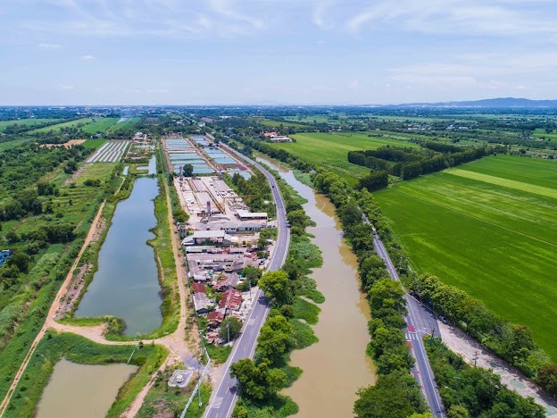 For SaleLandSaraburi : Location next to the main road, good value!! Empty land for sale, 14 rai, 3 ngan, 85 square wah, next to the main road, Raphiphat, Nong Khae, Saraburi! Suitable for housing development or buying and keeping! Near Nong Khae Vocational College, only 2.4 km.