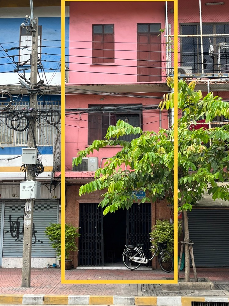 For SaleShophouseYaowarat, Banglamphu : 3-story commercial building on Nakhon Sawan Road, near Sanam Luang, Democracy Monument. Near Nang Loeng Market, Bangkok