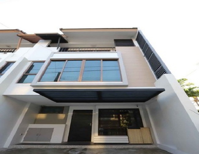 For RentHouseSukhumvit, Asoke, Thonglor : For Rent Townhome for rent, 3 floors, The Private Village, Sukhumvit-Bang Chak, Soi Sukhumvit 97/1, air conditioning throughout the house / fully furnished, 900 meters from BTS Bang Chak, for residence only