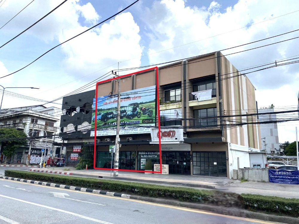 For SaleShophouseChiang Mai : 3 commercial buildings next to each other on Huai Kaew Road, Chiang Mai.