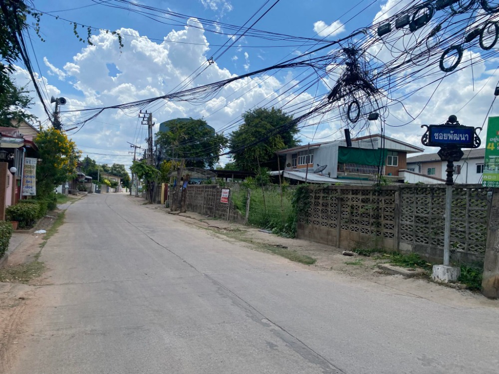 For SaleLandKhon Kaen : Urgent sale, beautiful land next to the road on 2 sides, Soi Kasikorn Thung Sang Soi 13, opposite Chom Phon Market, Khon Kaen.