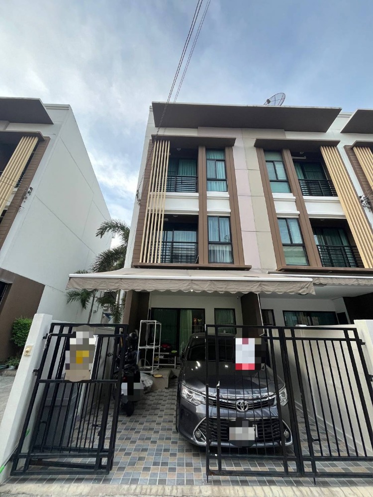 For SaleTownhouseThaphra, Talat Phlu, Wutthakat : 📣 Urgent sale! Townhome, corner plot, very close to Sathorn, Baan Klang Muang, Kanlapaphruek