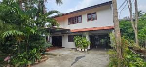 For SaleHouseChiang Mai : House for sale with large land Good location on the main road, close to the city.