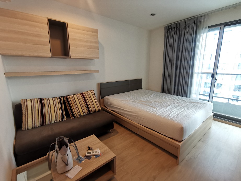 For RentCondoThaphra, Talat Phlu, Wutthakat : Condo for rent, Ideo Wutthakat (Ideo Wutthakat), next to BTS Wutthakat, 110 meters, including furniture, only 8,000 baht.