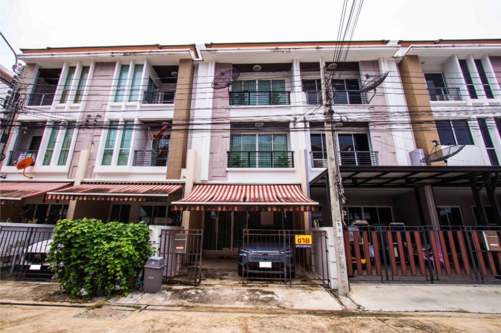 For SaleTownhouseEakachai, Bang Bon : Special Price!! For Sale: 3-Story Townhome, 20 sq.w., Baan Klang Muang S-Sense Sathorn-Taksin 2, next to Kanlapaphruek Road, Ratchaphruek Road, connected to CBD Sathorn, Rama 3, near BTS Wutthakat, only 850 meters away.