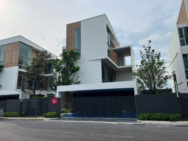 For SaleHousePattanakan, Srinakarin : House For Sale VIVE Rama 9 - Krungthep Kreetha 3 Bedroom Usable area 324 sqm Land size 76 sq.wa