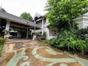 For SaleHouseLadprao101, Happy Land, The Mall Bang Kapi : Single house Soi Pho Kaeo 3 / 6 bedrooms (for sale), House Soi Pho Kaeo 3 / 6 Bedrooms (SALE) RUK787