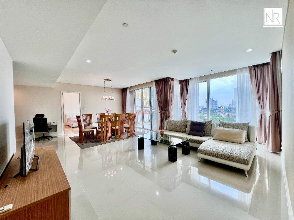 ให้เช่าคอนโดสุขุมวิท อโศก ทองหล่อ : Rent 3 bed Fullerton Sukhumvit, BTS Ekkamai, pet friendly 155 sm. Unblocked view