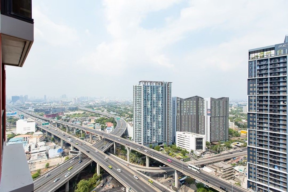 For SaleCondoRama9, Petchburi, RCA : *** Condo for sell With Tenent  : The Base Graden Rama9  High floor Unblock view Special price 3.6 (Included transfer)  With Tenent***