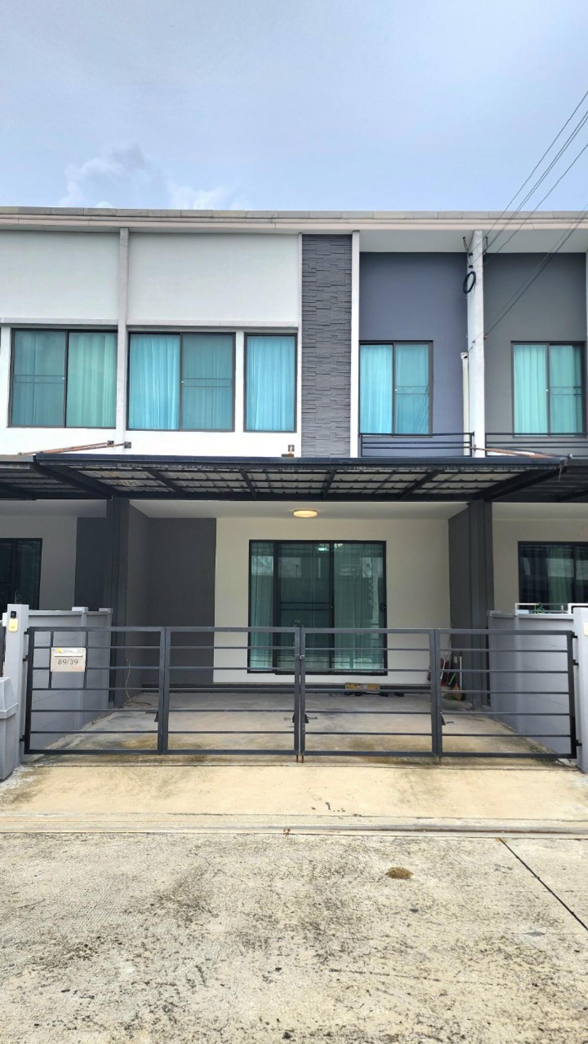 For SaleTownhousePathum Thani,Rangsit, Thammasat : Townhome 7 minutes to Future Park 3 bedrooms, 2 bathrooms, rare zone, in front of the project, next to the main road.