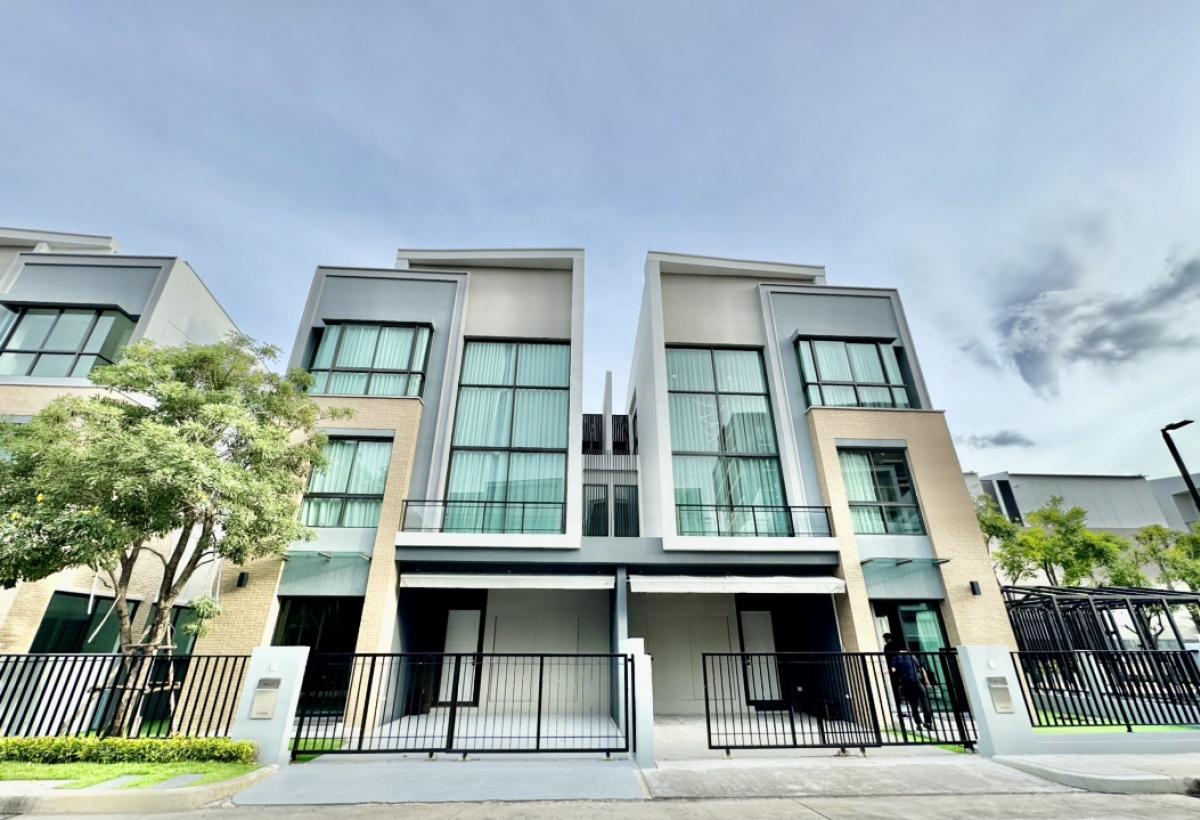 For SaleTownhousePattanakan, Srinakarin : Urgent sale! Last house left in the project. New luxury house, first hand 