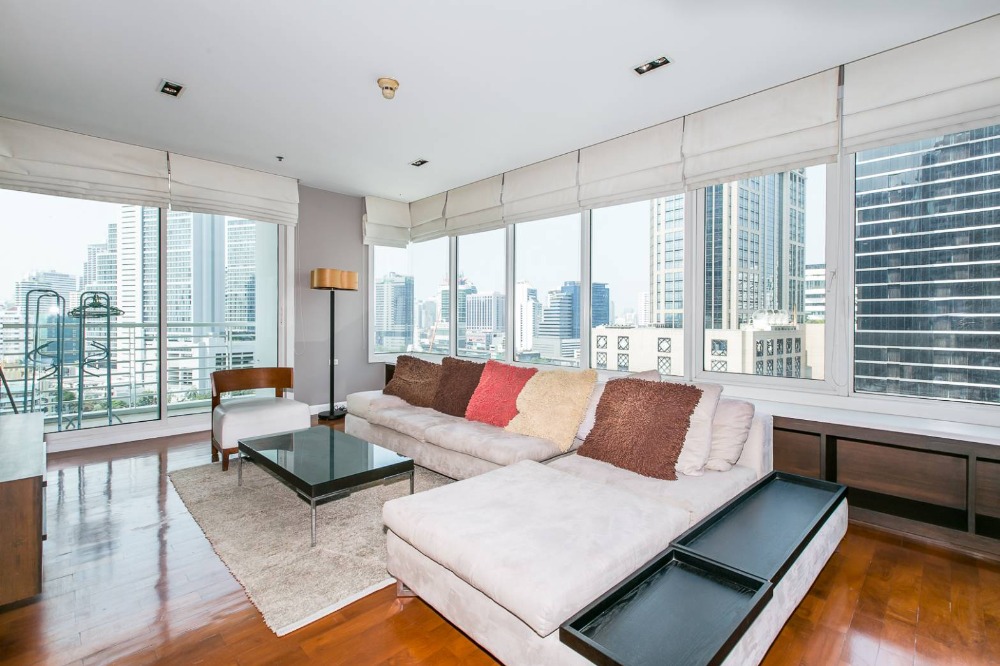 ให้เช่าคอนโดสุขุมวิท อโศก ทองหล่อ : Big room for rent Siri Residence Sukhumvit 24