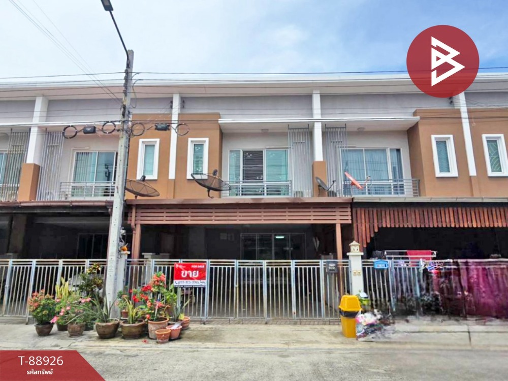 For SaleTownhouseSamut Prakan,Samrong : Townhouse for sale Narapat Village, Dan Samrong 26, Samut Prakan, ready to move in.