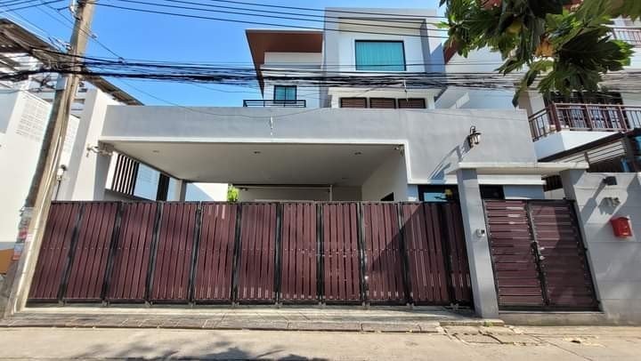 For SaleHouseRama9, Petchburi, RCA : WW204 for sale, detached house, corner house, Soi Pracha Songkroh 27, Intersection 1 #near Thai Chamber of Commerce University #Single house in the heart of the city #Social welfare area 27 intersection 1