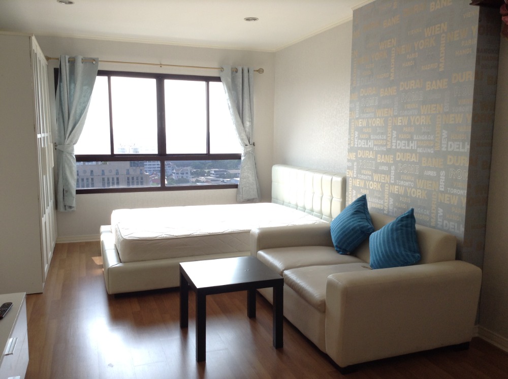 For RentCondoSapankwai,Jatujak : Beautiful room for rent, Lumpini Place Phahon-Saphan Khwai Condo, near BTS Saphan Khwai.