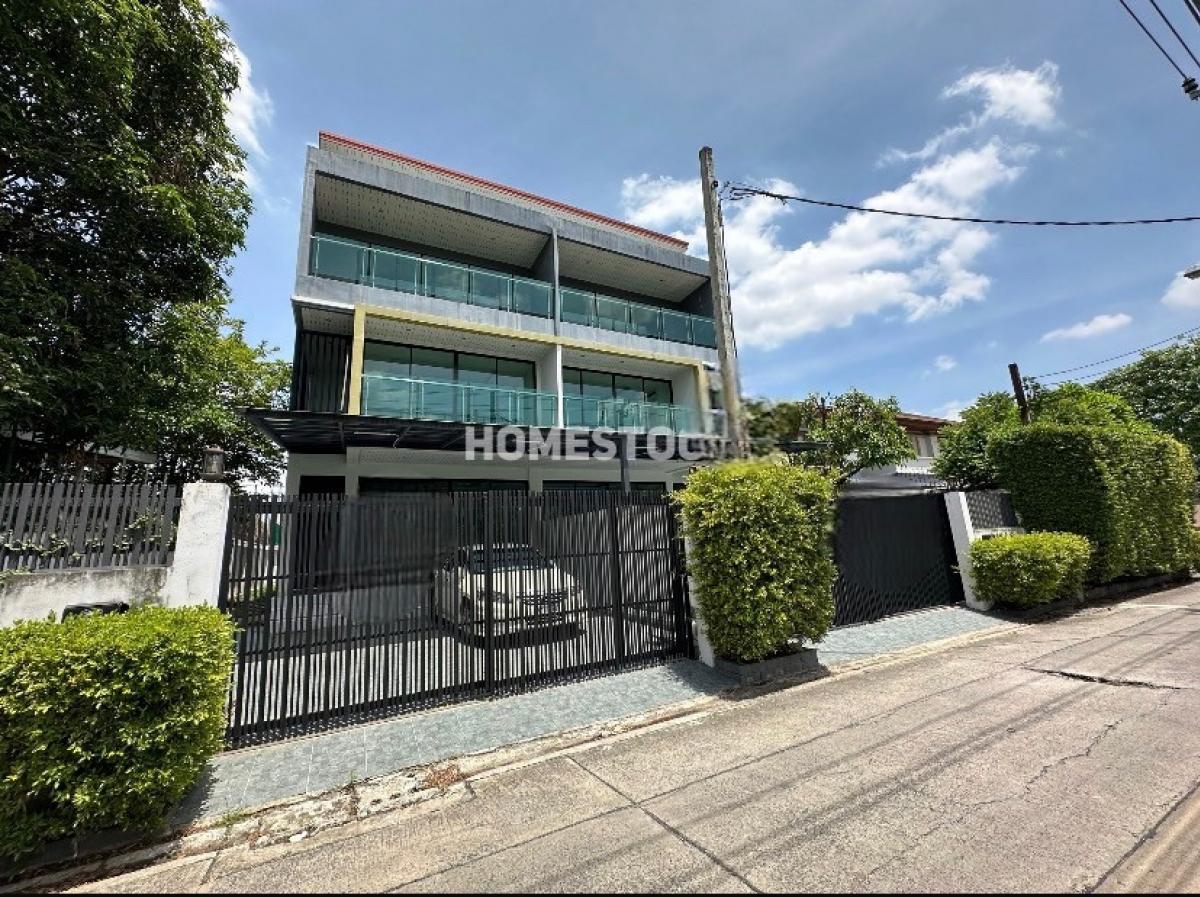 For SaleTownhouseChokchai 4, Ladprao 71, Ladprao 48, : 🎉 Urgent sale, very cheap, 3-storey townhouse/home office, Soi Nakniwat 21, the alley opposite the Lat Phrao District Office, near the Chok Chai 4 BTS, near Central Eastville, along the Ram Intra Expressway