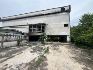 For RentShophouseRama9, Petchburi, RCA : Warehouse with land for rent, Rama 9, area over 1,000 sq m.