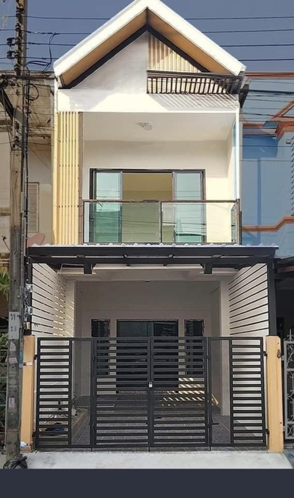 For RentTownhouseBang kae, Phetkasem : 2-story townhouse for rent, Wang Thong Village, Soi Phetkasem 77, house number 222, homeowner Khun Tee, call 0868289243, rent 9,500 baht per month (tenant pays 28,500 baht to move in. This amount is a 3 month deposit.