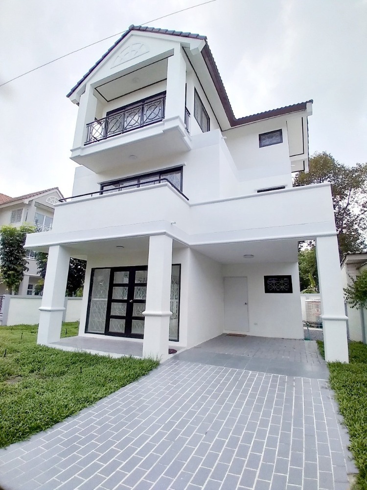 For SaleHouseNawamin, Ramindra : 🏡Baan Phraya Suren 📍Ramindra 109▪️3-story detached house▪️ 61.5 sq m.▪️There is land growing behind the house next to the canal ~34 sq m.▪️4 bedrooms ▪️4 bathrooms ▪️BTS Bang Chan