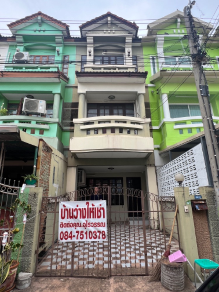 For RentTownhouseNonthaburi, Bang Yai, Bangbuathong : Townhouse for rent, 3 floors, 3 bedrooms, 3 bathrooms, close to amenities.