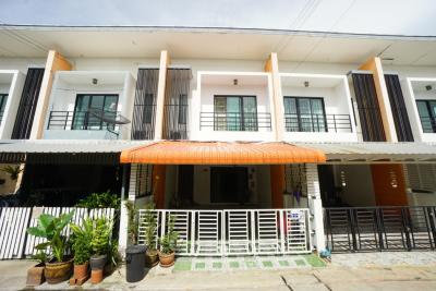 For SaleTownhouseRathburana, Suksawat : Townhome for sale, Suksamran Cool, Pracha Uthit 90, 136 sq m, 21.2 sq w, 4 bedrooms, 2 bathrooms, parking kitchen best price