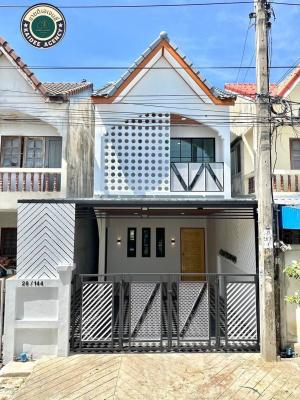 For SaleTownhouseMin Buri, Romklao : 2-story townhouse Thien Thong Village 3, Khlong Sipsong, Nong Chok, near Wat Phraya Pla School, Lam Luk Ka Market, Pracha Samran Road, Khlong 12, Sangkha Santisuk Road.  Suwinthawong Road