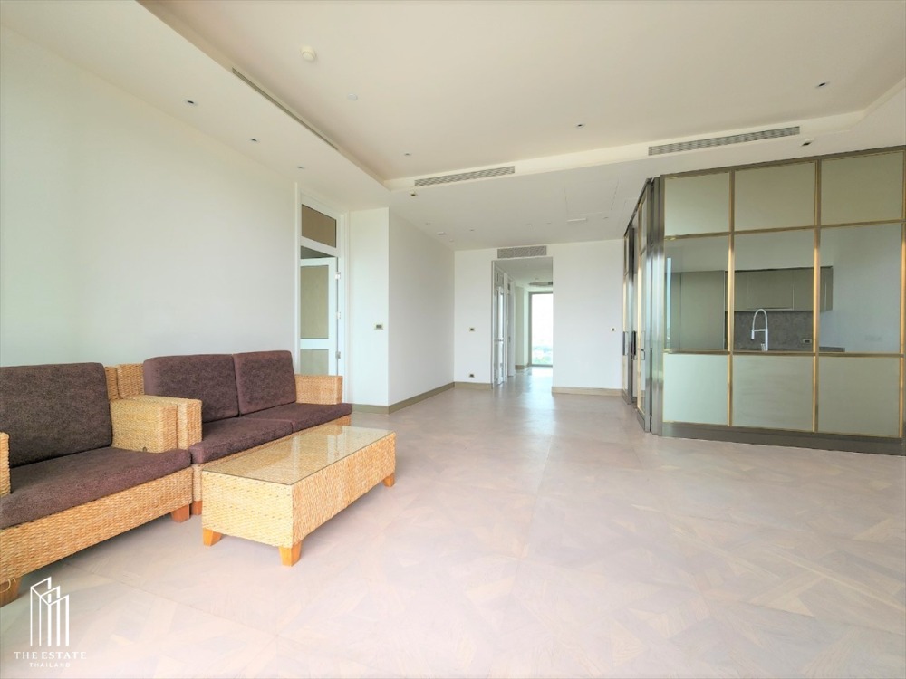 For SaleCondoWongwianyai, Charoennakor : For Sale The Residences at Mandarin Oriental, Brand new, corner unit, large corner room with views on both sides, the front side has a city view, the back side has a view of Wat Arun and Wat Phra Kaew.