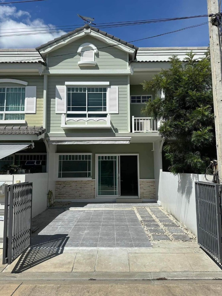 For SaleTownhouseSamut Prakan,Samrong : Townhome for sale, Indy Bangna, KM.7(1), good location, decorated, ready to move in.