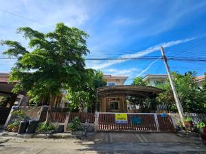 For SaleHousePathum Thani,Rangsit, Thammasat : Very cheap sale, single house, m. Thaweelada 2, area 58.8 square metres, suitable for living and renovating, making a profit, convenient to travel, near Don Mueang Airport, Lam Luk Ka Road, Phaholyothin Road, near the Re