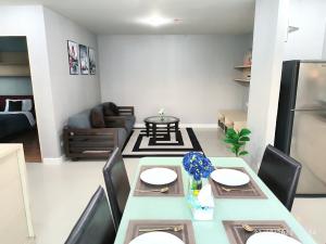 For SaleCondoThaphra, Talat Phlu, Wutthakat : 🌸For sale 2.19 million baht🌸 Metro Park located on Kanlapaphruek Road, 56 sq m., 2 bedrooms, 1 bathroom, with furniture, near BTS, MRT Bang Wa.