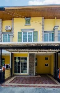 For SaleTownhouseLadkrabang, Suwannaphum Airport : S-HDFJ101 Townhome for sale, Golden Town Village, On Nut 65, 2 floors, 27 sq m, usable area 108 sq m, 4 bedrooms, 1 bathroom, 2.78 million 063-759-1967