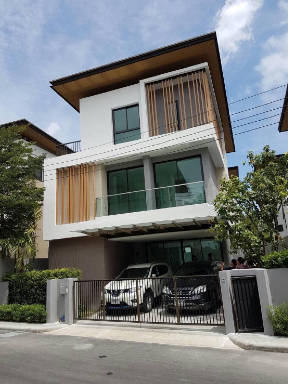 For RentHouseLadkrabang, Suwannaphum Airport : Single house for rent, AQ Arbor project, Suan Luang Rama 9, Chaloem Phrakiat Rama 9 Soi 48, area 52 square wah, usable area 300 square meters, 3 floors, 4 bedrooms, 5 bathrooms (1 large walking closet), Thai kitchen + separate Western kitchen, Starmark, C