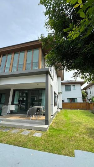 For RentHousePattanakan, Srinakarin : For rent: Burasiri Phatthanakan, Burasiri Pattanakarn, luxurious detached house. Quality project, travel to Ekkamai-Thonglor only 25 minutes (H24100)