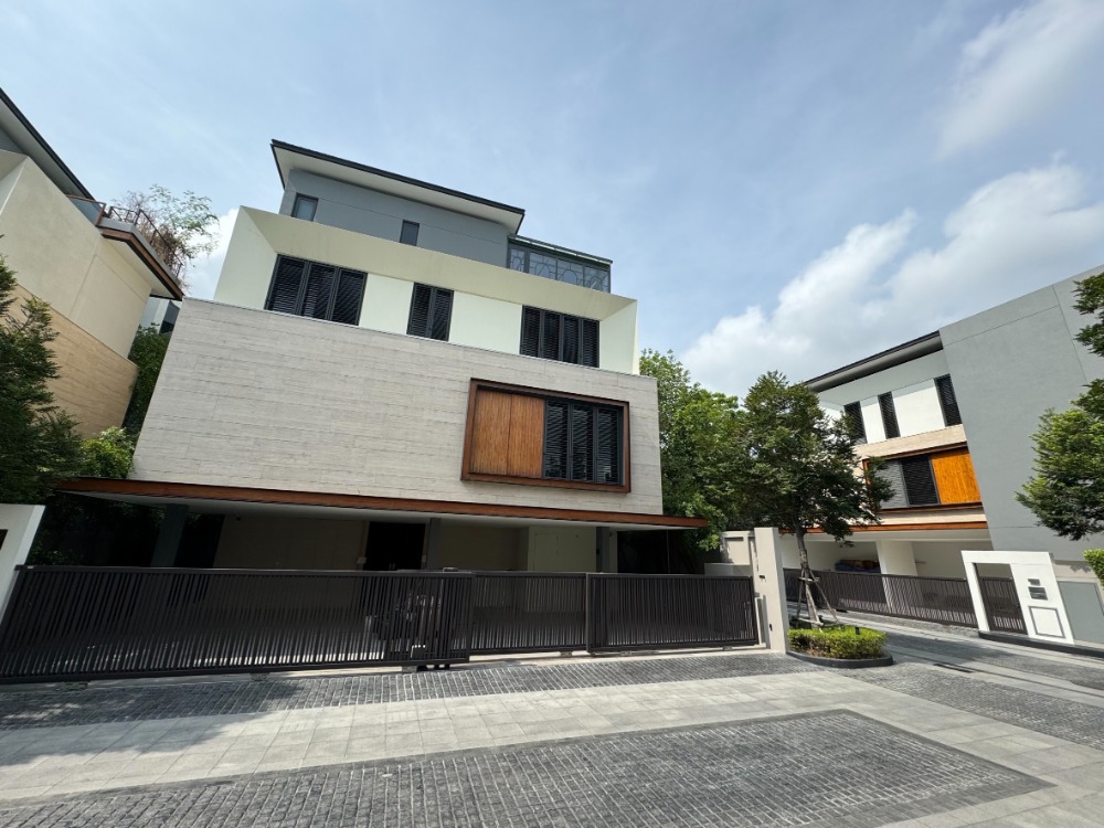 For SaleHousePattanakan, Srinakarin : Urgent sale Quaritz Rama9 Quaritz Rama9, single house in Rama 9 area near The Nine from MBK Real Estate.