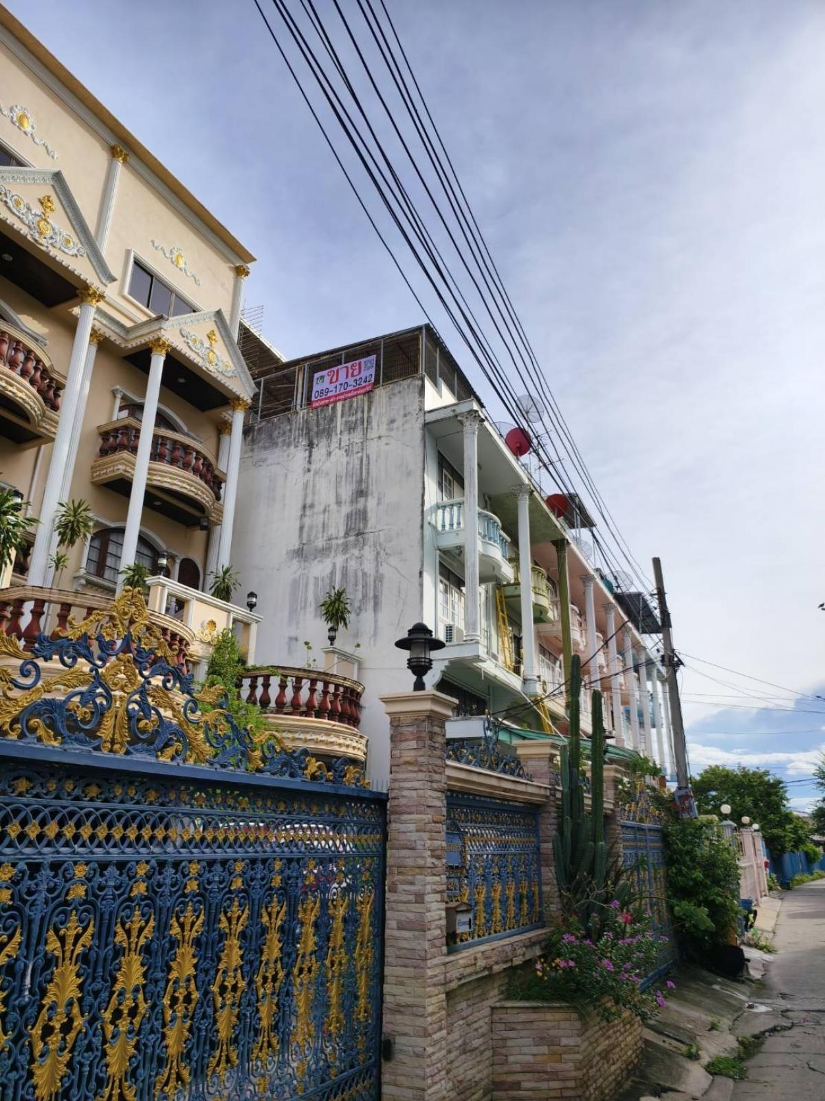 For SaleHouseWongwianyai, Charoennakor : 4-story building for sale near Icon Siam