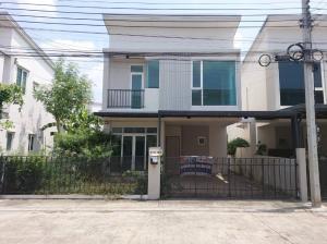 For SaleTownhouseKasetsart, Ratchayothin : Semi-detached house for sale, The Exclusive Wong when Remintra (Wongwaen-Ramintra), prime location, next to the main road.