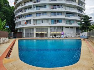 For SaleCondoChiang Mai : Chomdoi Condo, round building, 47 sq m., condo on the canal road, near Chiang Mai University, 2 km., near Nimman, Suan Dok, near Maya shopping mall.