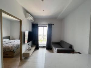 For RentCondoThaphra, Talat Phlu, Wutthakat : Altitude Unicorn condo next to BTS Talat Phlu, beautiful room, fully furnished, open view, for rent 15,500/month.