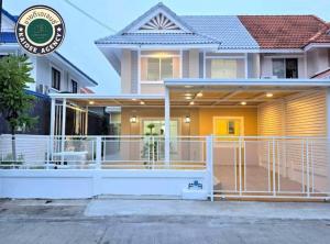 For SaleHouseNonthaburi, Bang Yai, Bangbuathong : Pruksa Village 33, 2-story twin house, Mae Nang Subdistrict, Bang Bang Yai District, Nonthaburi, near Bang Yai Market, near Central Westgate, purple line, Khlong Bang Phai, Kanchanaphisek Road, near Big C, Lotus, Makro.