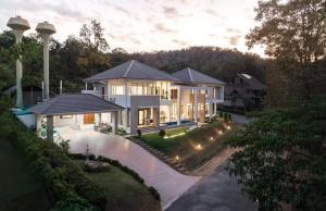 For SaleHousePak Chong KhaoYai : 🔥Pool villa Khao Yai, over 700 sq m, selling for 35 million.